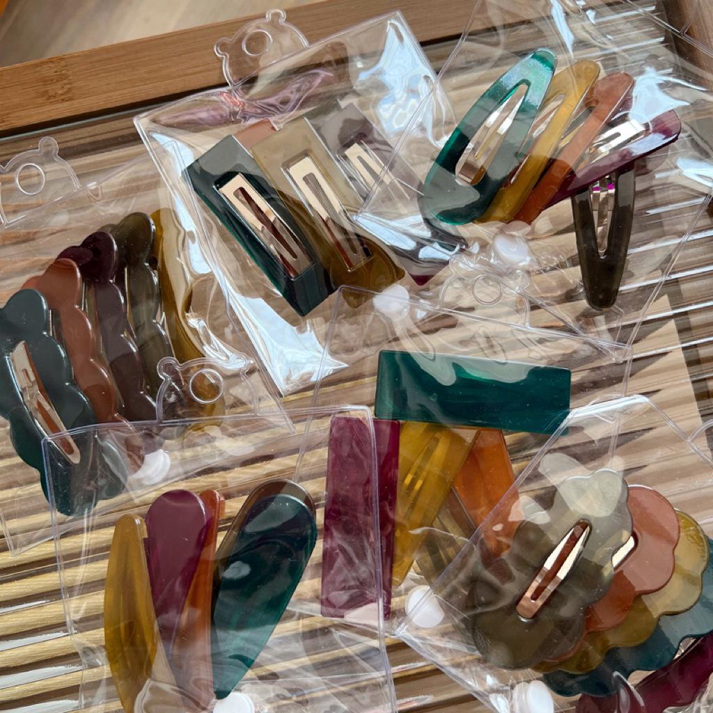 

Dark Jelly Texture Girls Wavy Edge Acrylic Hair Clip