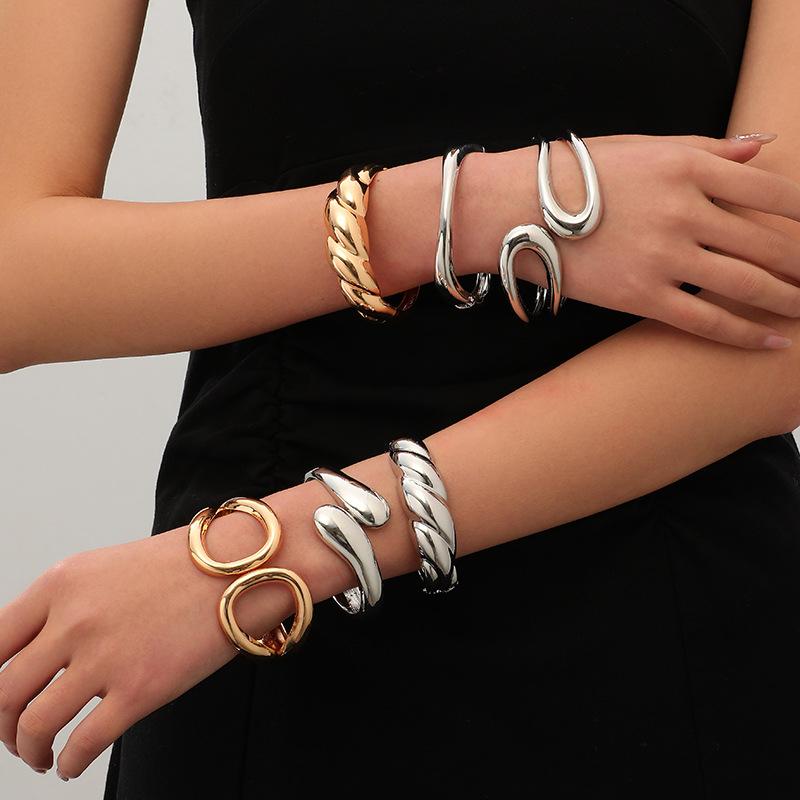Simple and Personality Exaggerated Wide Edge Hollow Spring Alloy Bracelet Business Temperament Bracelet