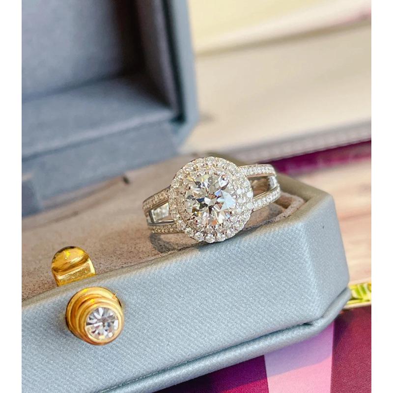 18K Gold-Plated Carat Cluster Diamond Women's Ring - Elegant, Versatile Index Finger Jewelry Gift