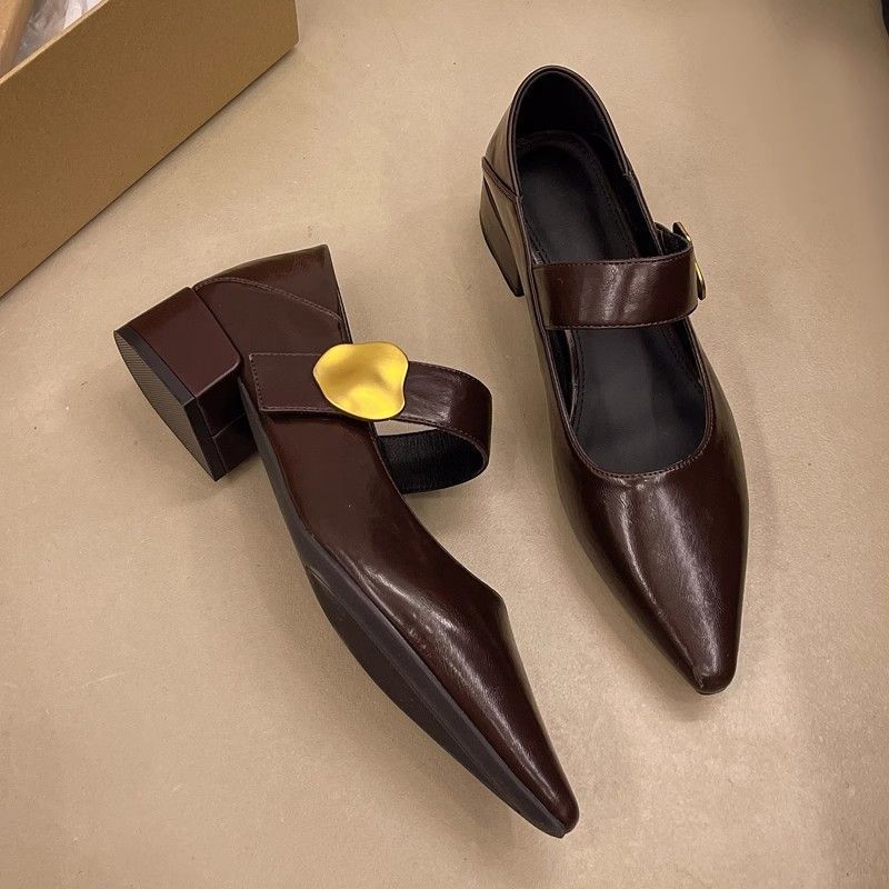 Retro French pointed brown small leather shoes women's 2025 new shoes autumn soft-soled single shoes Mary Jane loafers