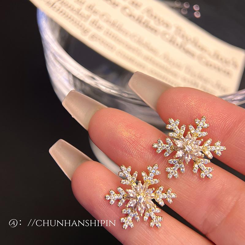 Snowflake Zircon Ear Clips, High-end Sense of Light Luxury, Unique Temperament Earrings, Fashionable and Versatile, Niche Retro Square Round Face