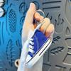 Mini Portachiavi Sneaker in Tela: Ciondolo Zaino alla Moda e Regalo Elegante
