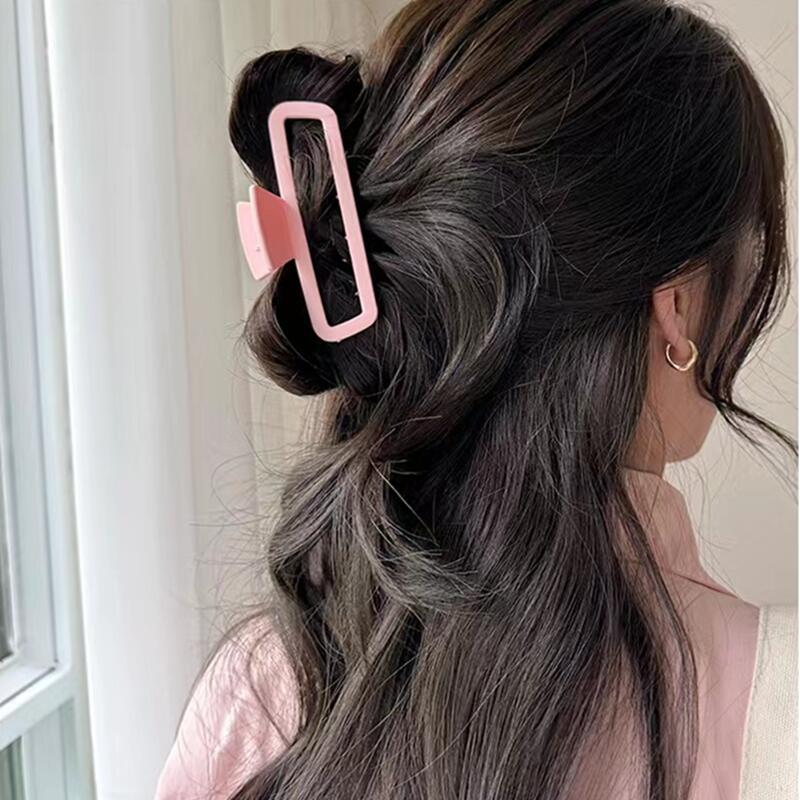 13cm Creamy White Shark Hair Clip for Women - Elegant Updo Claw Clip for Volume and Style