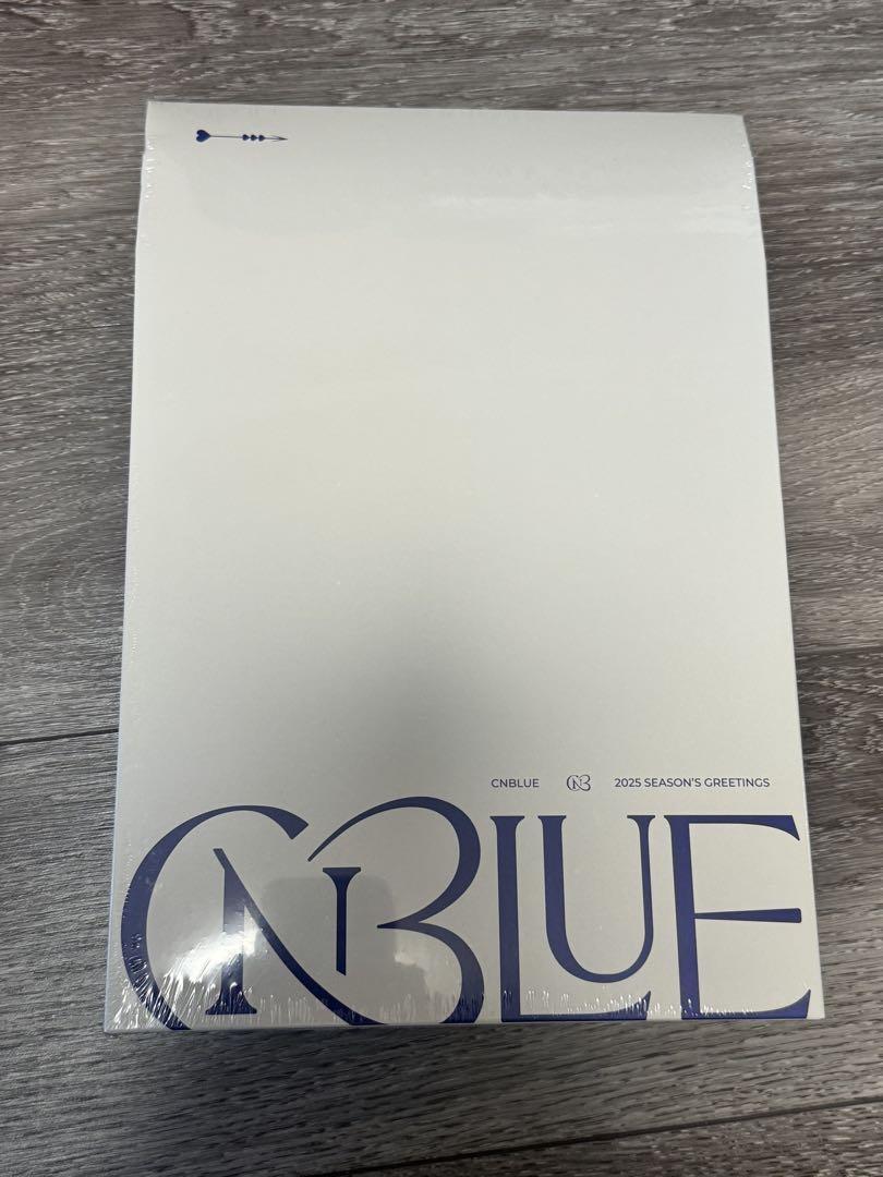 

[USED] CNBLUE 2025 Season s Greetings Seagreen Calendar