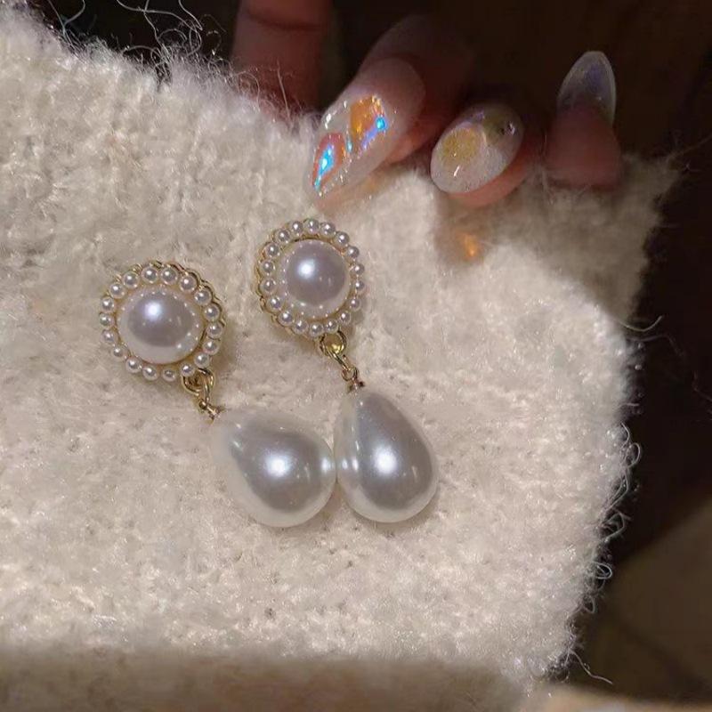 Light luxury niche pearl celebrity style exquisite stud earrings female versatile temperament simple atmosphere earrings high-end ear jewelry