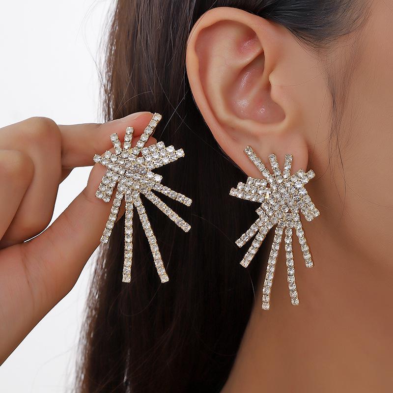 2023 Trendy Light Luxury Palm Leaf Earrings for Women - European and American Style