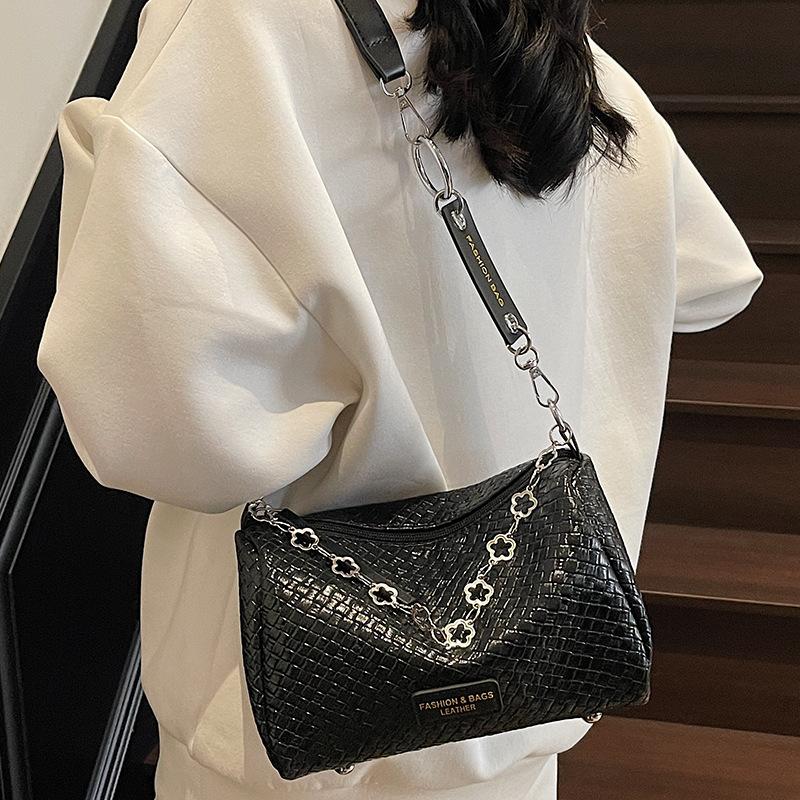 Premium Sense of Foreign Style Woven Pattern Bag Women's Trend Chain Bag 2025 New Fashion Versatile Cylinder Messenger Shoulder Bag