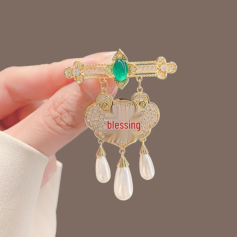 Elegant Alloy Brooch: Premium Niche Women's Versatile Corsage for Coats and Suits