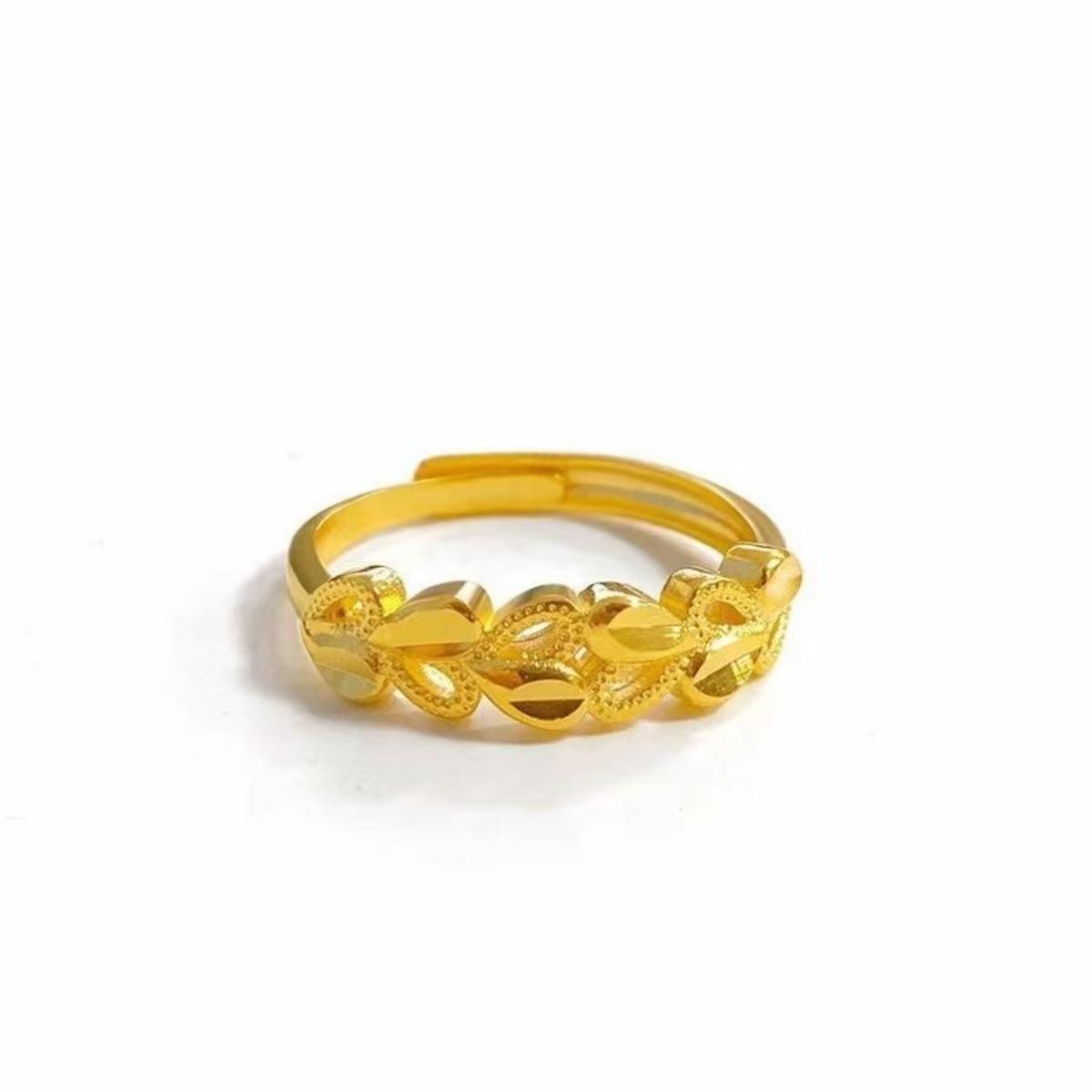 Elegant Gold Heart Ring for Women - Fashionable Love Heart Band, Ideal Gift for Girlfriend