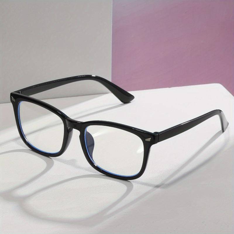 A Pair of Stylish Retro Classic Glasses for Both Men And Women