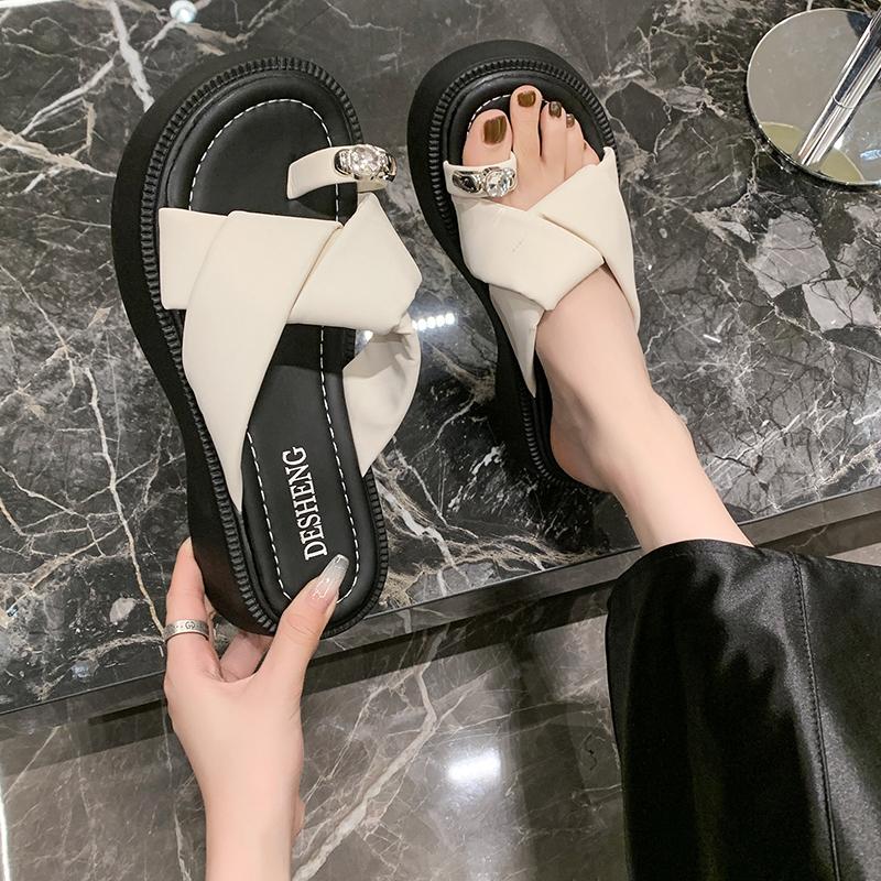 Patent Leather Pointed Toe Single Shoes with Rivet Outside Wear New Summer Shallow Strap Mary Jane Kitten Heels