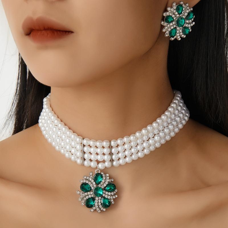 Meier Multi-layered pearl and diamond snowflake set jewelry medieval palace style fashionable elegant necklace