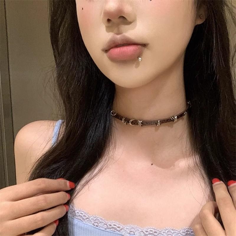 

Y2K Millennial Babes Crack Leather Choker Воротник Женский Винтаж Субкультура Коричневый Круглый Ключица Цепь Шеи Цепь