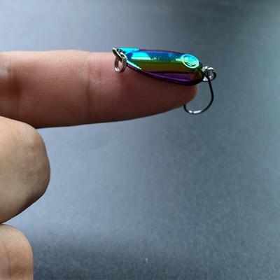 Esche Metallica Holografica Bionica Cicada con Paillettes - Micro Peso, Striscia Bianca, Esche da Pesca per Acqua Dolce