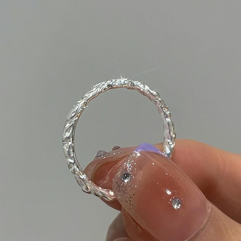 

Современное кольцо из серебра 925 пробы для женщин с элегантной геометрической эстетикой, идеально подходящее для сезонных модных тенденций J1849