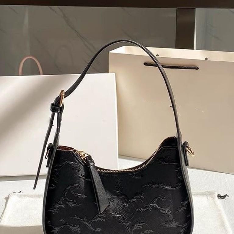 Premium Baguette Bag Spring New Niche Embroidered Crescent Armpit Bag