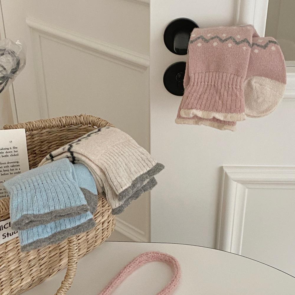 Wool Socks for Women in Autumn and Winter, Polka Dot Mid-calf Socks for Warmth, Paired with Boken Shoes, Striped Pile Socks for Women