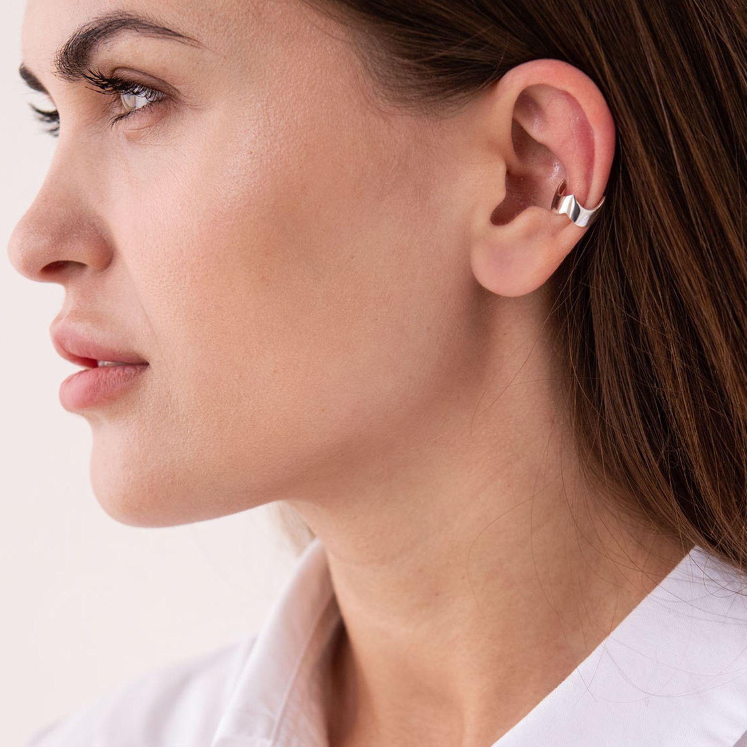 

Срібна сережка - каффа Oniks 0.8 cm срібний