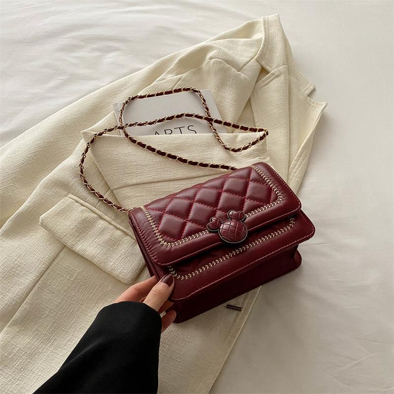 

Простой темперамент корейская версия ромбовидная вышитая нить цепочка сумка мессенджер 2025 весна и лето новая универсальная ins маленькая квадратная сумка женская сумка красный