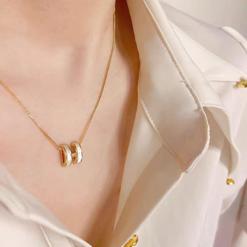 H Letter Shell Pendant Necklace: Women's Stylish Clavicle Chain - Versatile Design for New Year