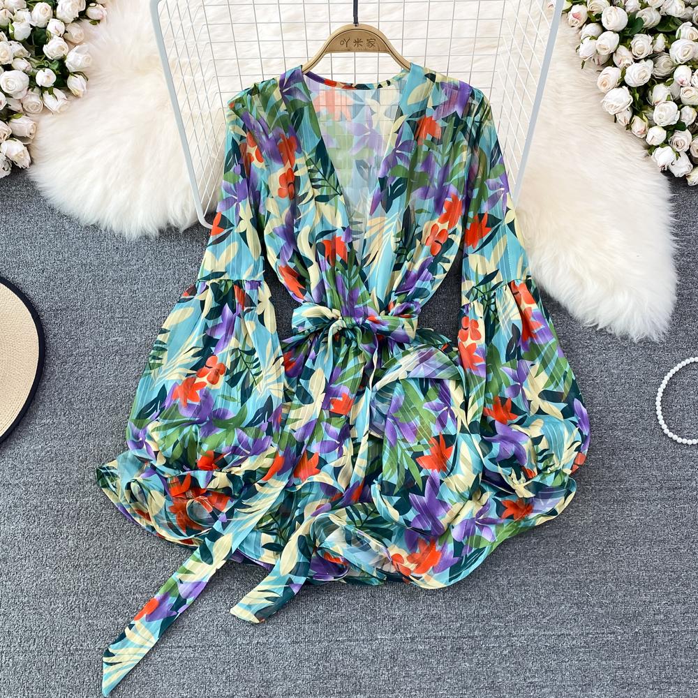 

RUGOD Приморська святкова пляжна сукня Європейська та американська ретро шифонова сукня з V-подібним вирізом та краваткою-метелем з рукавом-ліхтариком One Size синій