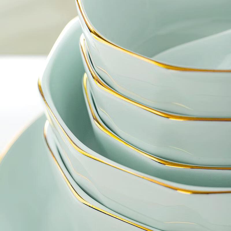 Elegant 29-Piece Gilt Ceramic Dinnerware Set
