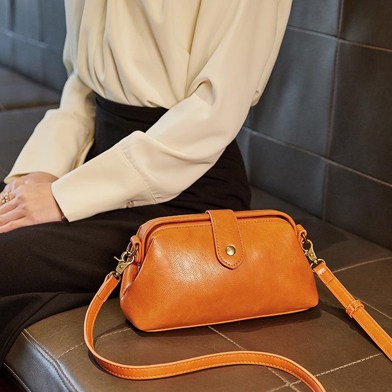 2025 Summer Women's Soft Leather Gold Shell Messenger Bag - Retro Style for Trendy Taiwanese Fashion
