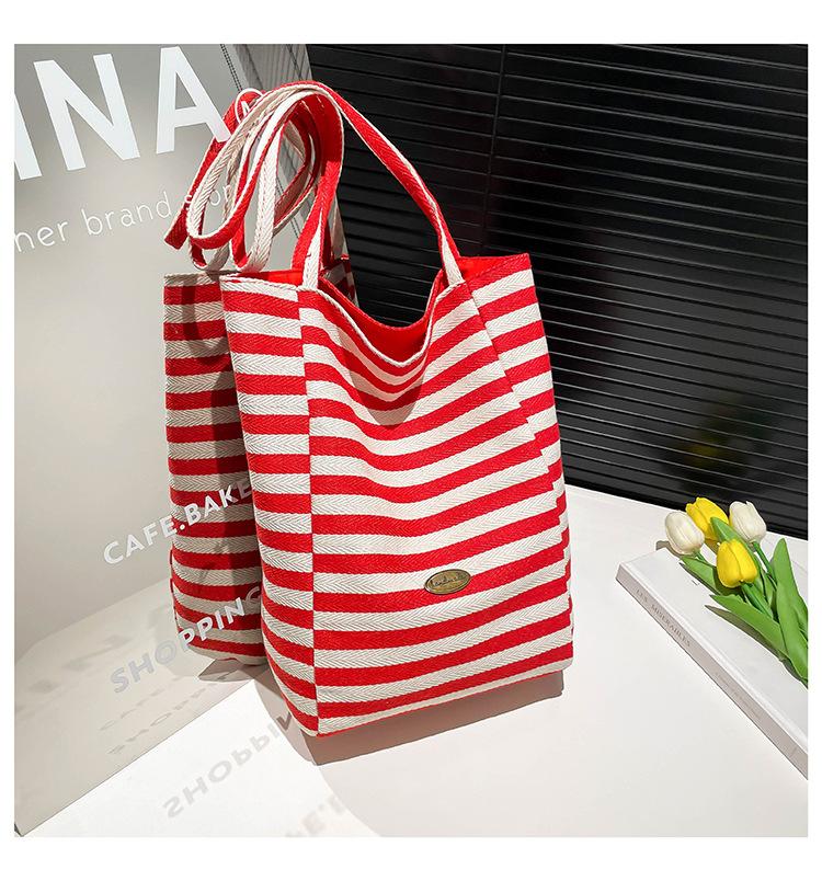 

Бархатный дизайн контрастного цвета, холщовая свежая двусторонняя большая вместимость, летняя новинка, женская сумка-тоут на плечо под мышкой красный