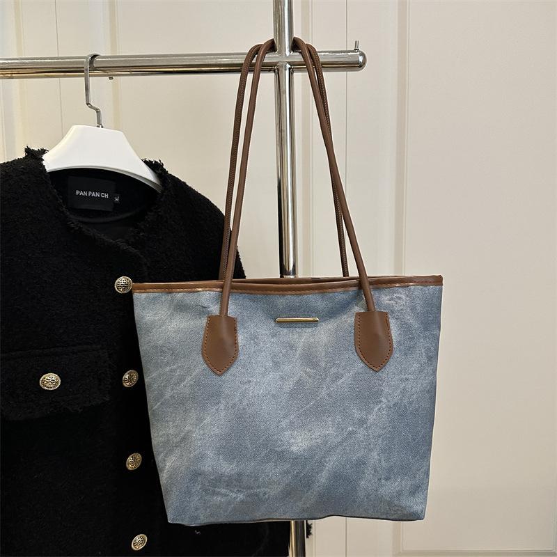 

Large-capacity bag women s 2025 new trendy and fashionable commuter tote bag women s niche versatile single shoulder handbag women