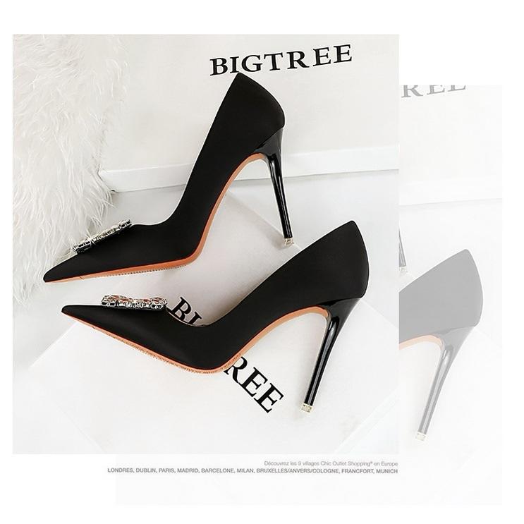 Damskie ultrawysokie obcasy na wysokim obcasie, jedwabne szpiczaste płytkie usta, pojedyncze buty z diamentową klamrą