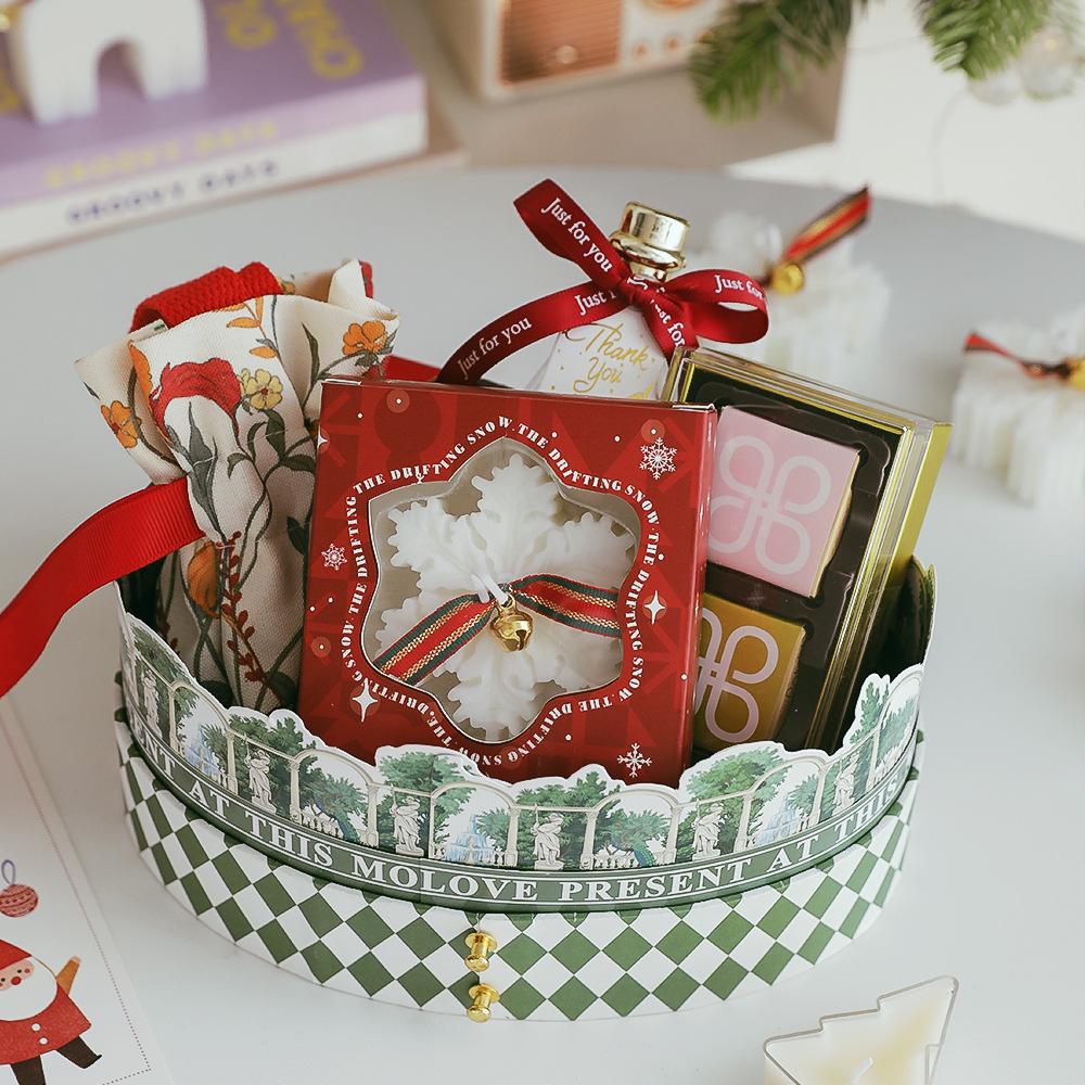 Handmade Christmas Snowflake Aromatherapy Candle - Creative Fragrance Souvenir