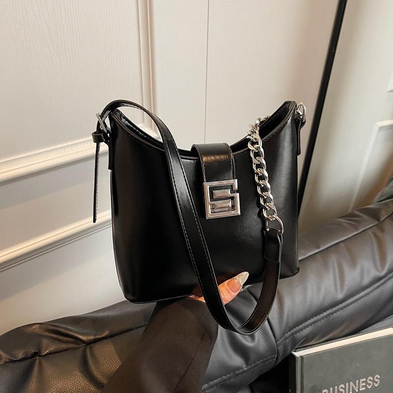 

Bag new shoulder bag casual fashion simple high sense niche underarm bag retro commuter messenger bag чорний