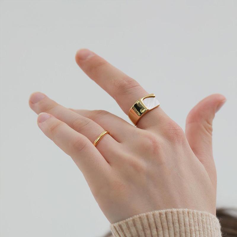 French Light Luxury Temperament White Fritillary Square Open Ring Women's Niche Design Does Not Fade Advanced Index Finger Ring