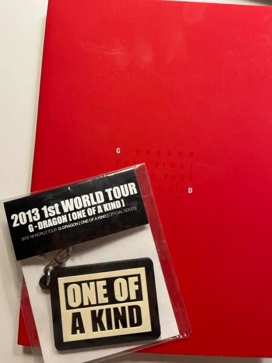 

G-DRAGON One of A Kind Key Ring and Booklet Set Used