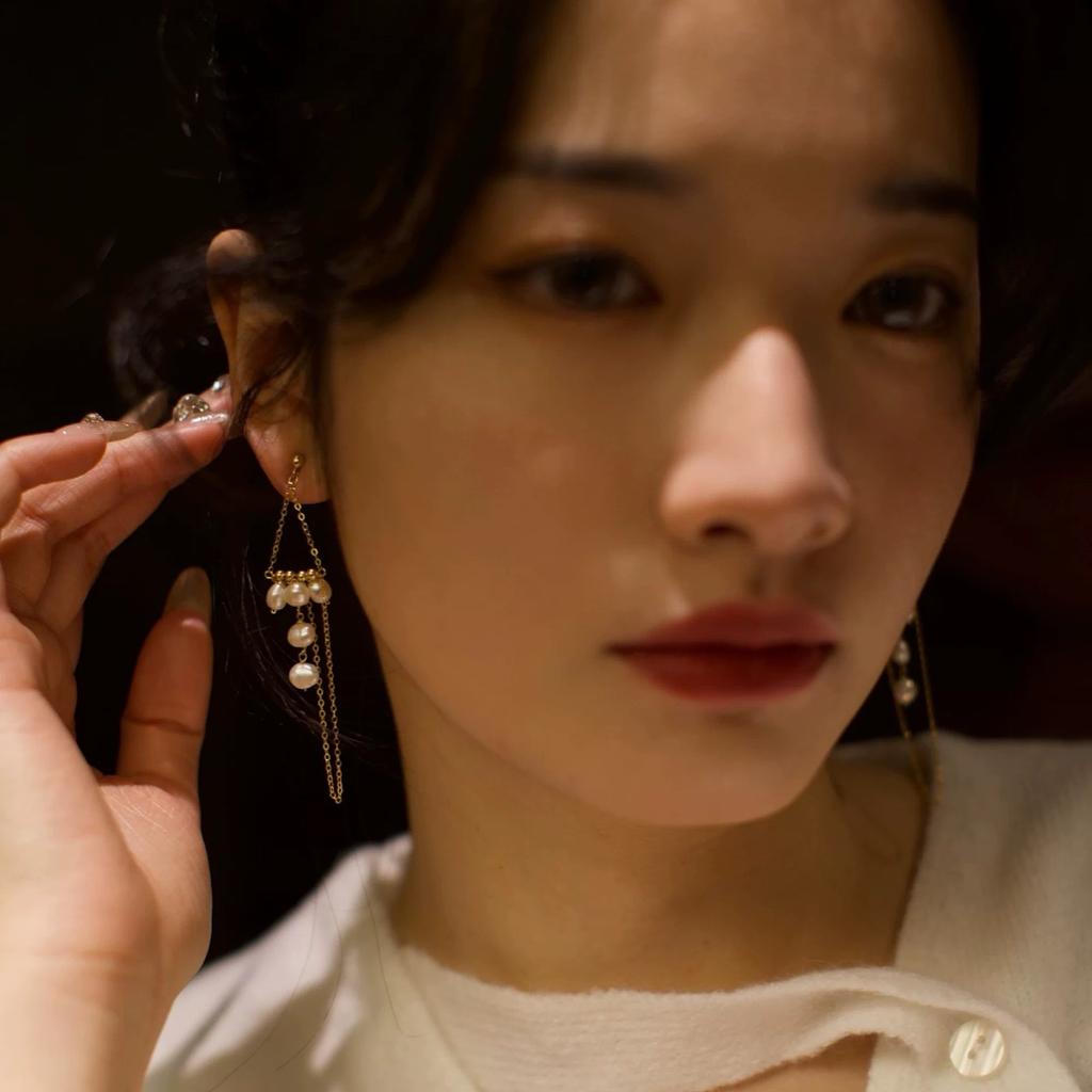 Natural pearl earrings, ear hooks, niche light luxury long niche exquisite fringed baroque chain long stud earrings