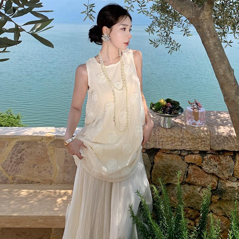 Комплект из жилета с трехмерными цветами и юбки со струящейся пряжей для тяжелой промышленности, Женский премиальный французский асимметричный комплект для отпуска из двух предметов S