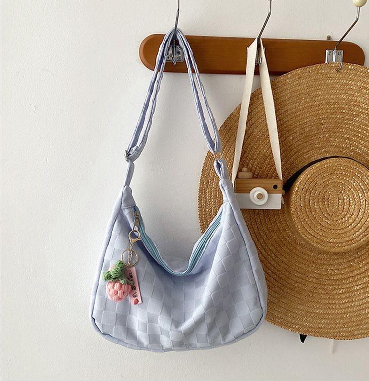 

Trendy Minimalist Shoulder Bag With Car Stitching Details In Black Beige Pink Blue синій