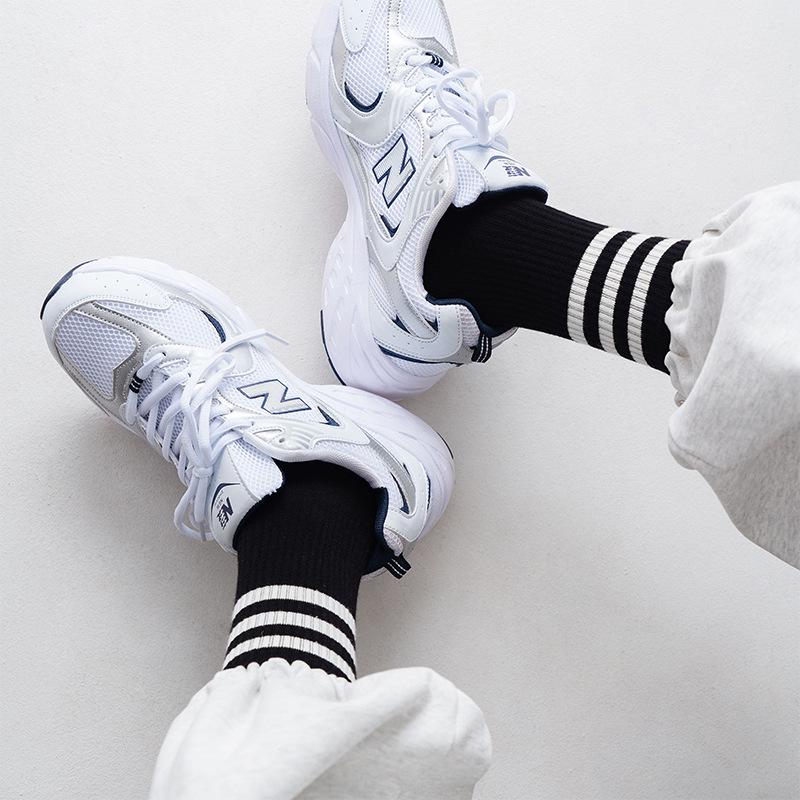 Unisex Black & White Striped Basketball Socks: Combed Cotton Mid-Tube, Perfect for Sports and Running.