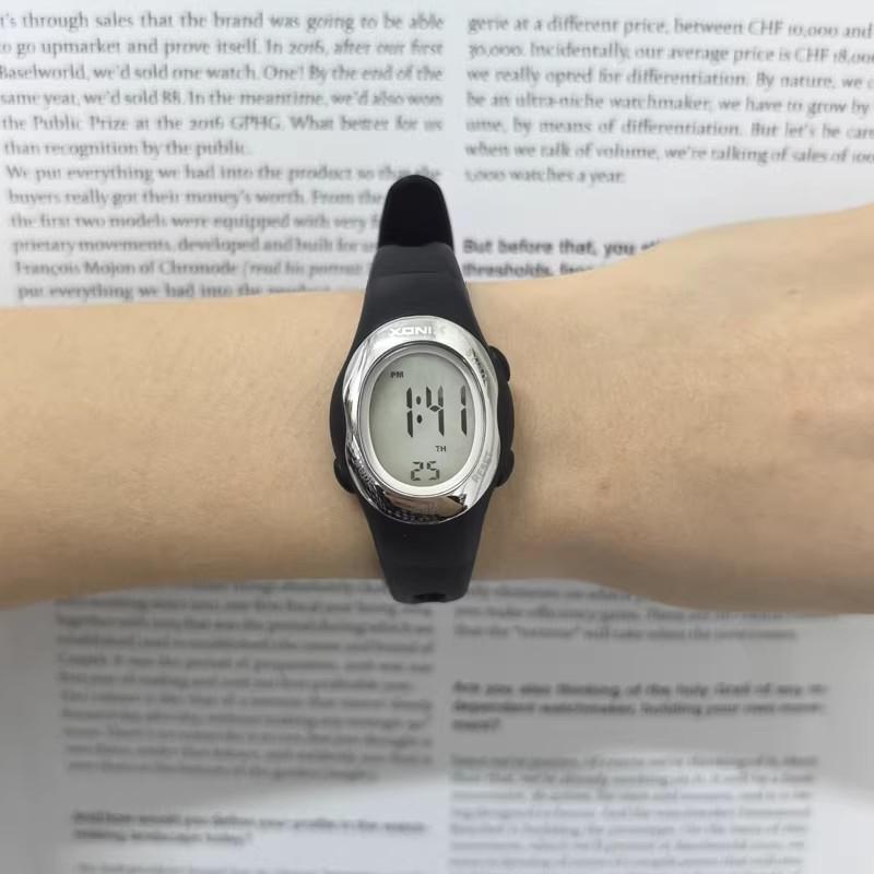 XONIX New Fashion Student Women Sports Girls Watch Relogios Femininos Waterproof 50m Swim Dive Wristwatches Montre Femme FW
