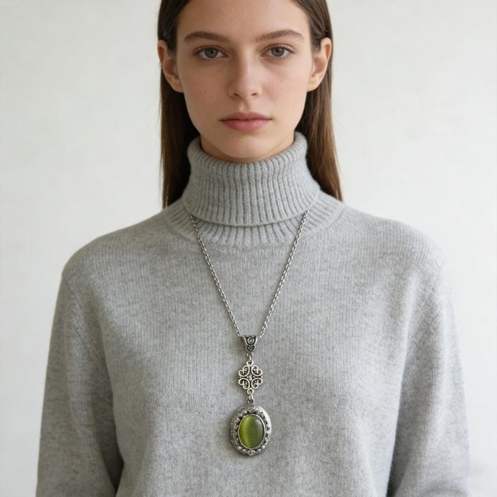 Oval Pendant Necklace For Women Vintage Red Quartz Crystal Clavicle Chain Jewelry Accessories for Party