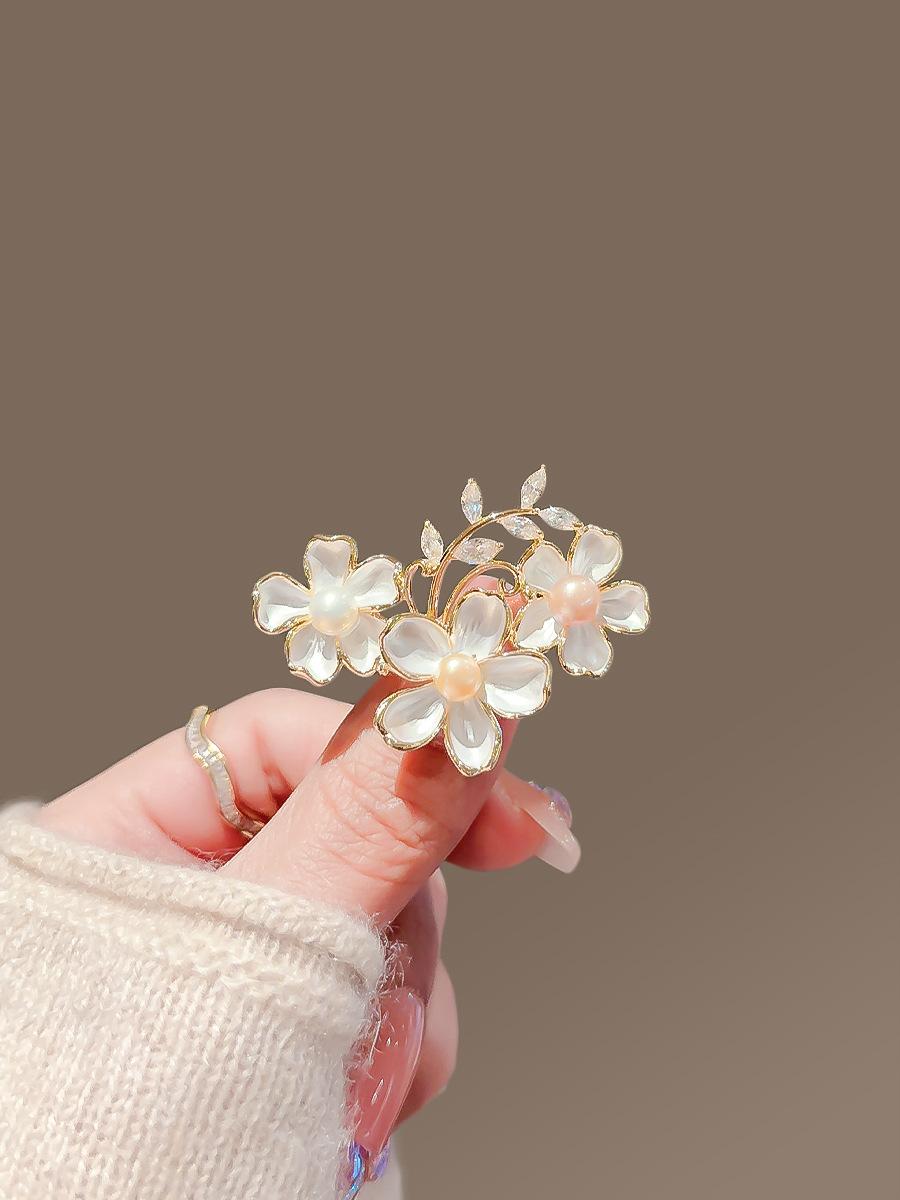 Flower Pearl Brooch Feminine High-end Temperament Pin Coat Suit Corsage Clothes Accessories