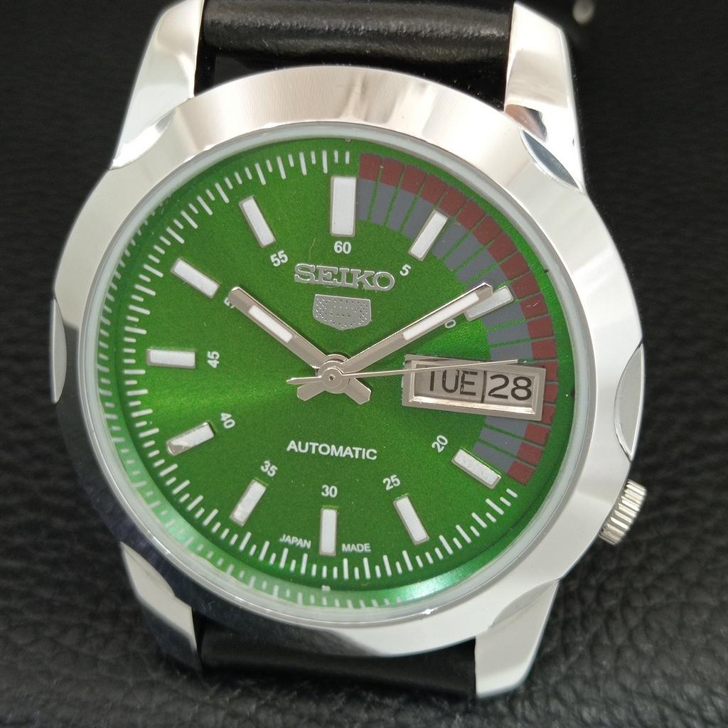 JAPAN VINTAGE REFURBISHED SEIKO 5 AUTOMATIC MENS GREEN DIAL WATCH a445440-1