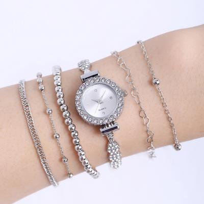 Minimalistisches und personalisiertes Damenschmuckset