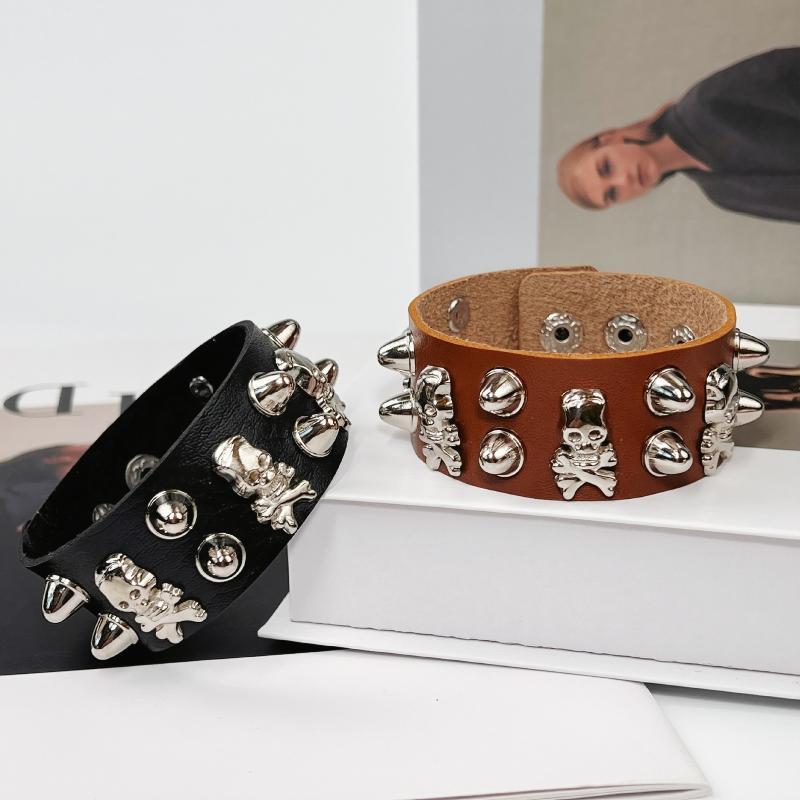 Wide PU Leather Punk Skull Bracelet 1Pcs Star Pattern Adjustable Goth Cuff Bangle for Men Women Holiday Gift