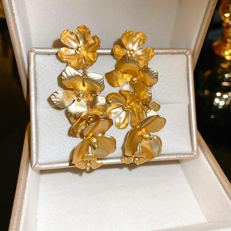 Kolczyki z frędzlami z liści cyrkonii Silver Needle: Wykwintna Moda, Lekka Luksusowa Wisząca Biżuteria.