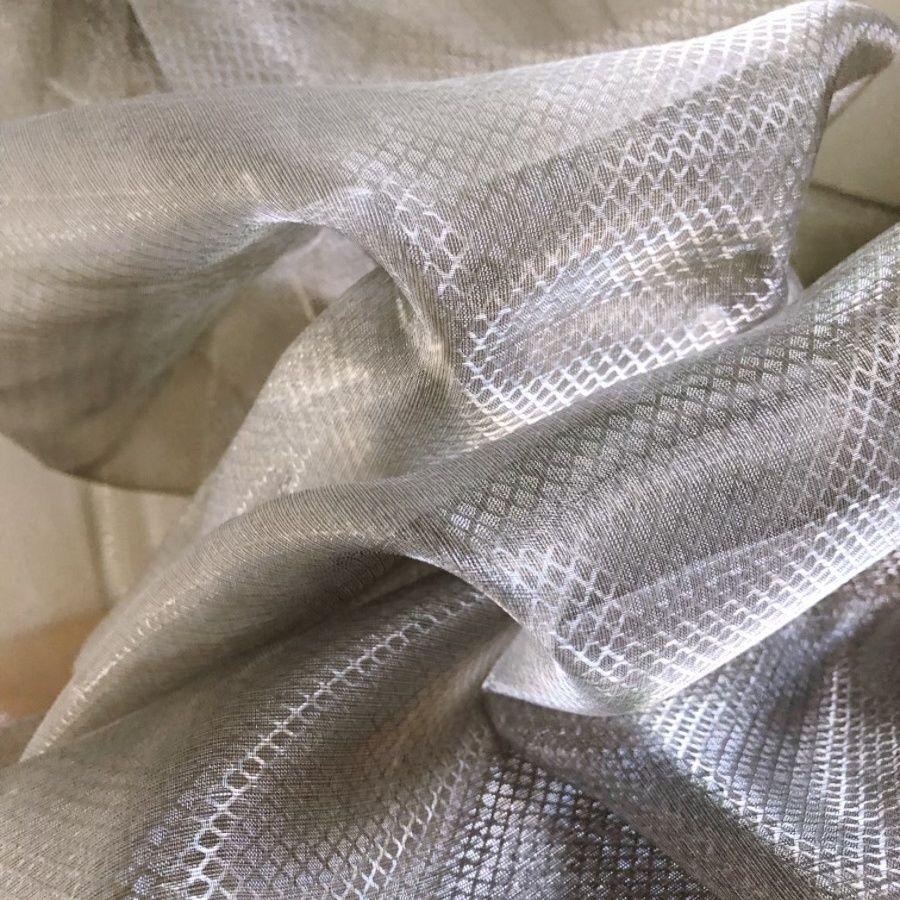 

Silver-gray hazy laser-patterned fish-scale organza fabric suitable for wedding dresses evening gowns designer clothing fabrics 1.5M&1M серебряный серый