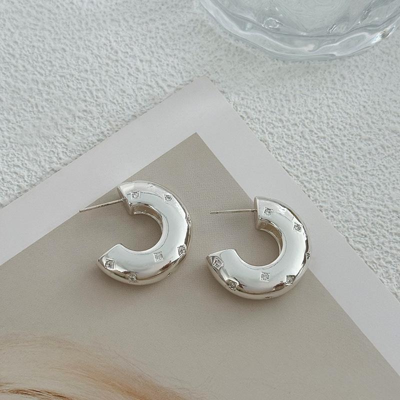 European & American Geometric Zircon Stud Earrings, 18k Gold-Plated, Creative Light Luxury Design.