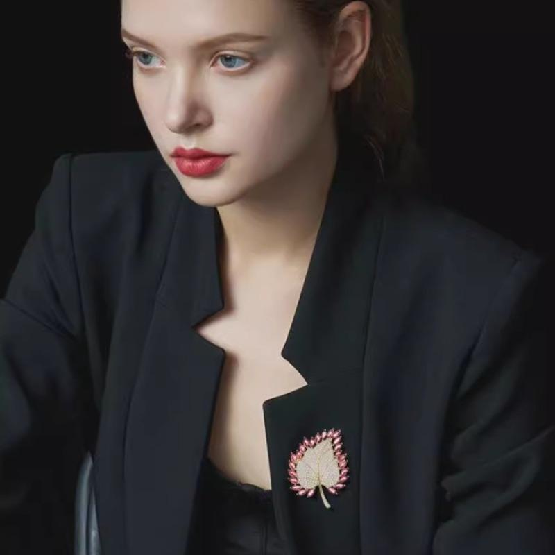 1pc Chic Maple Leaves Brooch for Women Men Rhinestone Plant Brooches Pins Jewelry Trendy Accessories Gifts