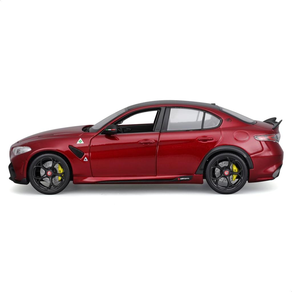 Bburago 1/18 Scale Alfa Romeo Giulia GTAm 2020 Red / Diecast Model Car, Finished Product, 18-11049 RD [Parallel Import]