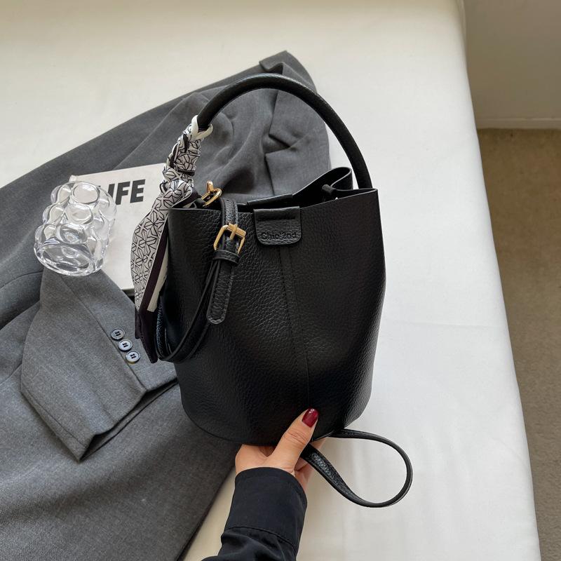 Нишевая женская сумка новая красная универсальная высококачественная однолямочная женская сумка-мессенджер портативная сумка-ведро чёрный